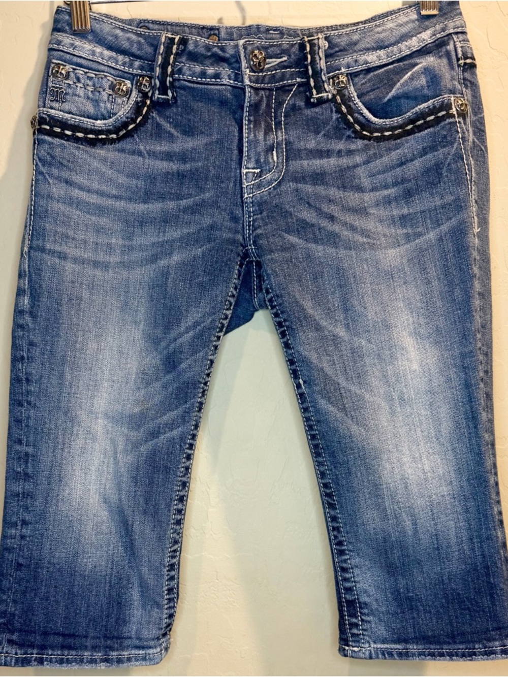 Miss Me Cropped Jeans Size 28 Bling Cross Pocket Capri Western Style
